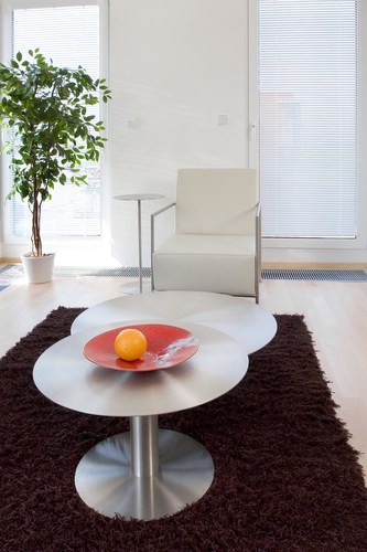 Use rugs in earthy shades to attract positive energy